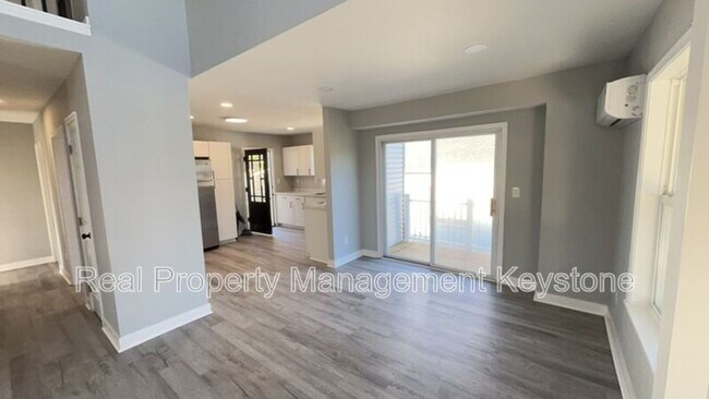 Photo - 1122 Stock St