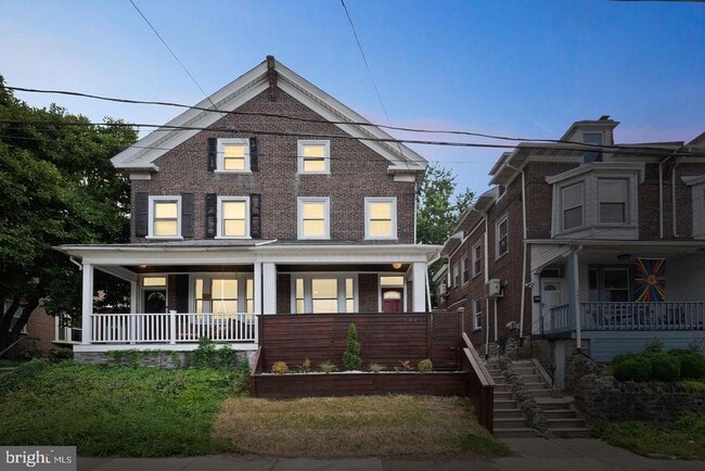 5445 Ridge Ave