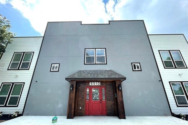 Building Photo - 6510 Goforth St Rental