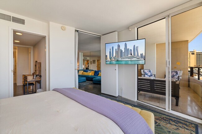 4267 Marina City Dr Unidad 308