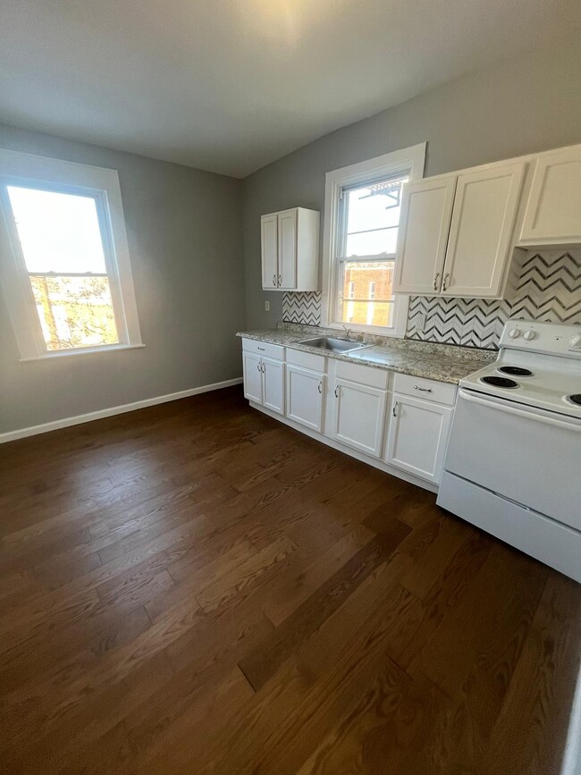 Building Photo - 36 Tremont St Unit 2 Rental