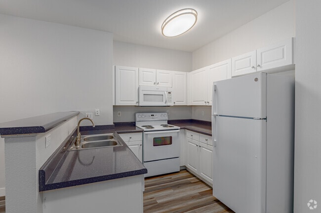 2BR, 2BA - 866SF