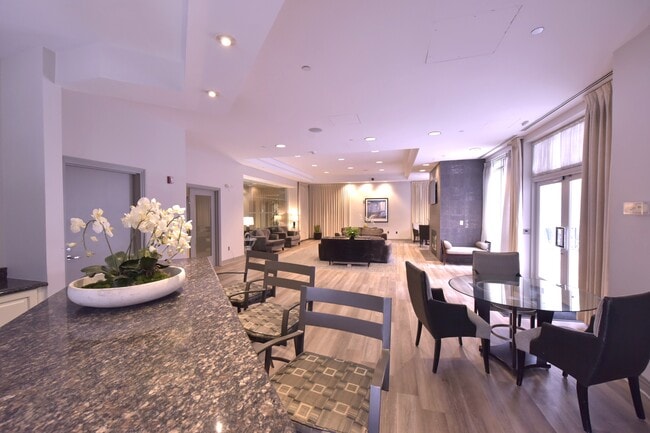 Photo - 880 N Pollard St Unidad 425