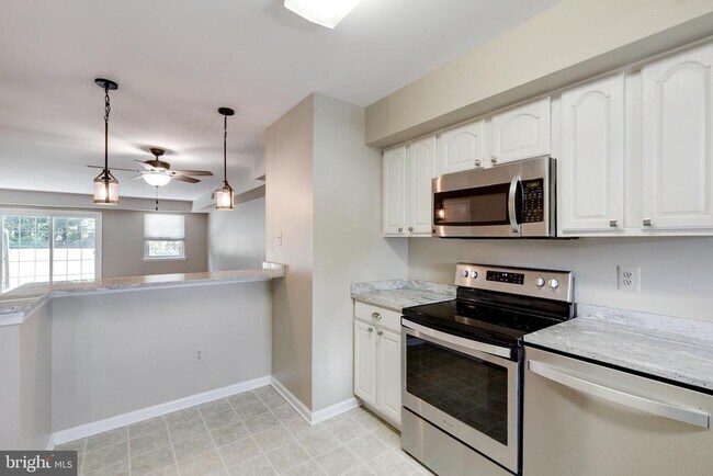 Photo - 14 Yorktown Ct