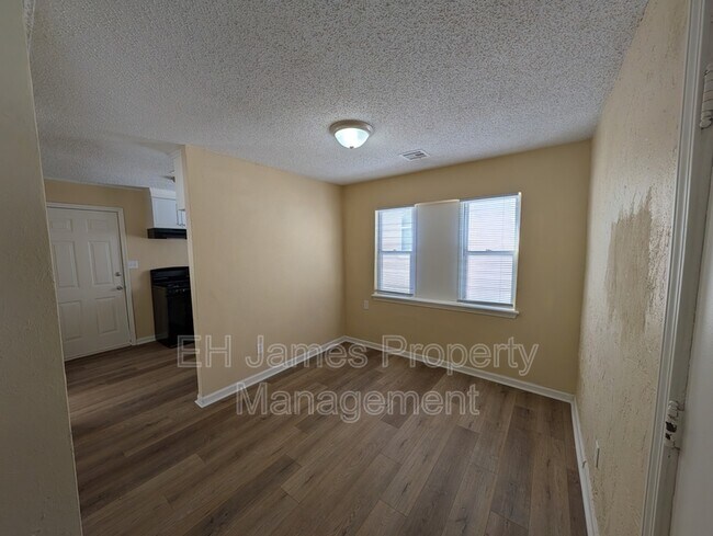 Photo - 28 W 27th St N