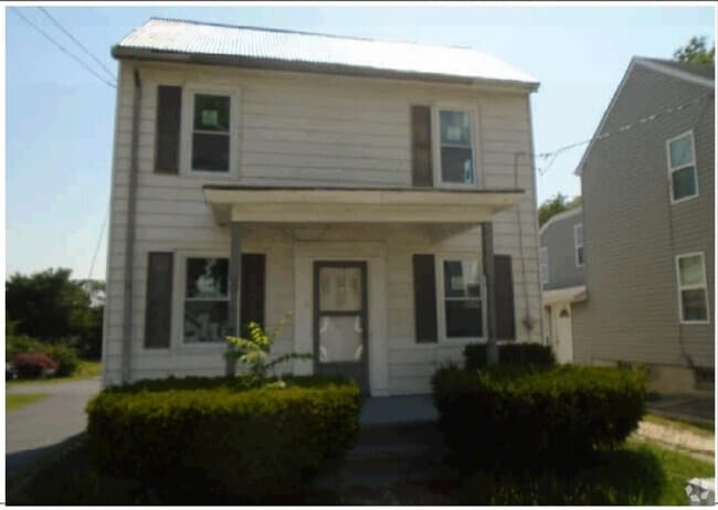 Building Photo - 336 Main St Rental