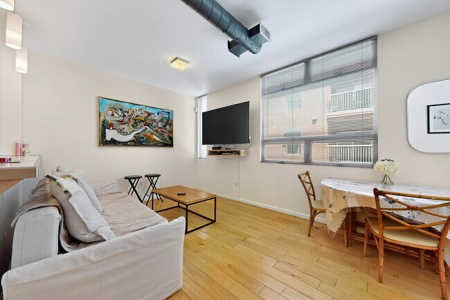 Photo - 343 Platinum St SW