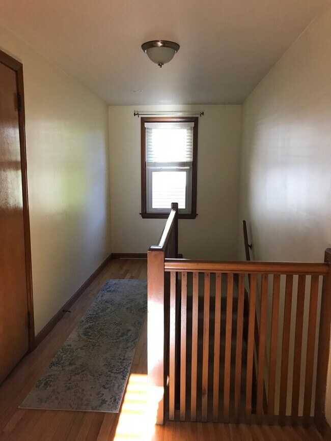 Photo - Comfortable house in prime location near the U of M Stadium!