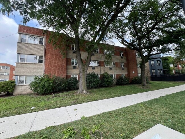 Photo - 2400 W Balmoral Ave Unit 2G