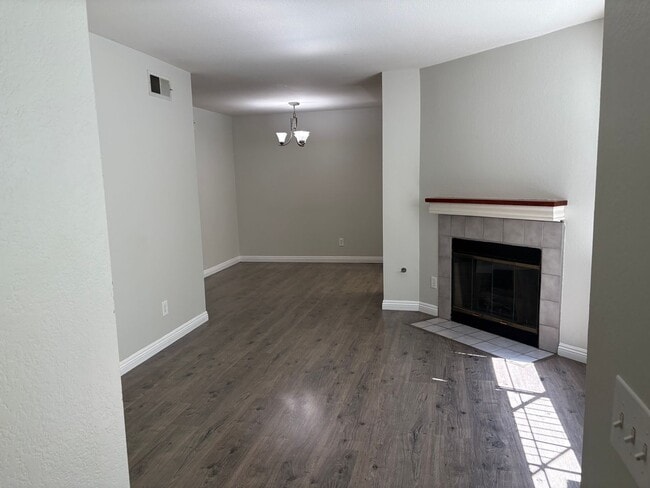 Building Photo - 2 Bedroom 2 Bath Condo Now Available - Att...
