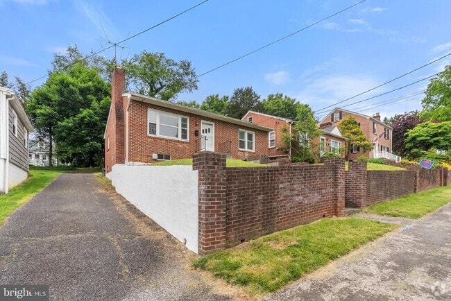 Building Photo - 509 W Cork St Rental