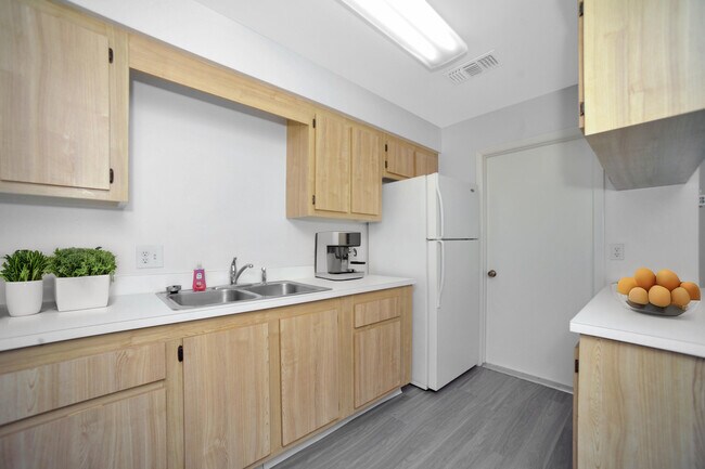 Photo - 1354 Westover St Unit 103