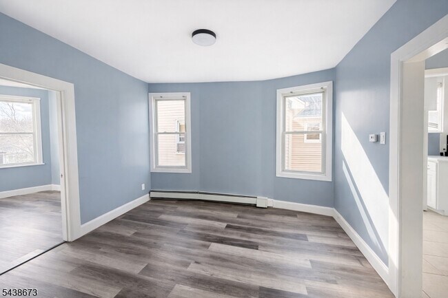 204 DeMott Ave Unit 2