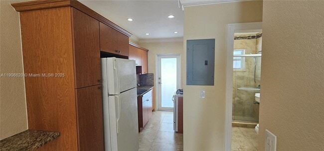 Photo - 8035 Byron Ave Unidad 3