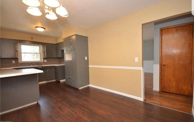 Photo - 1906 Springfield Center Rd