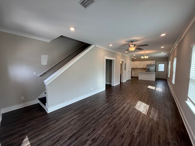 Photo - 202 Date Palm Ln