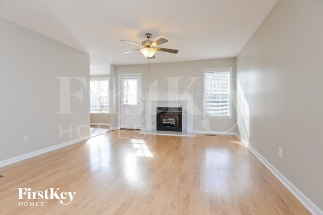 Photo - 979 Hickory St