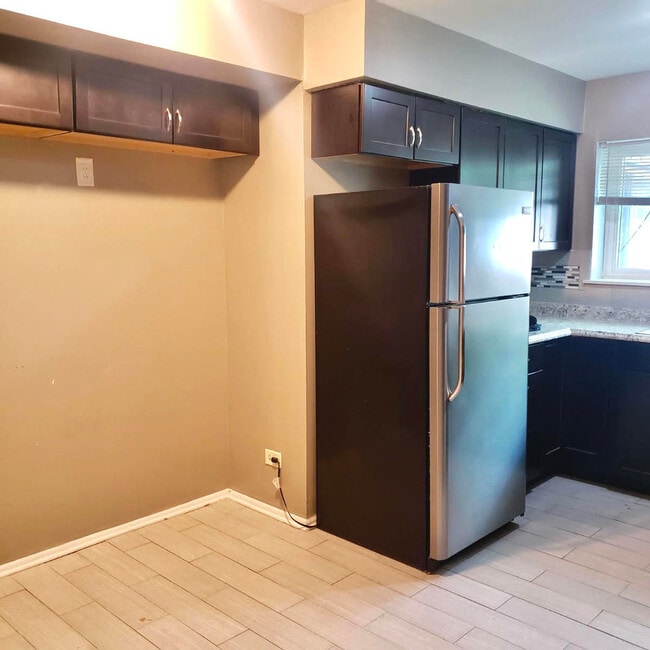 Photo - 609 Oakton St Unidad 3A