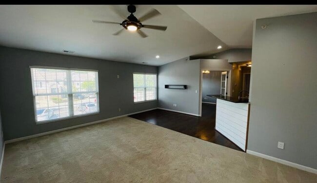 Photo - 422 Breezewood Ct