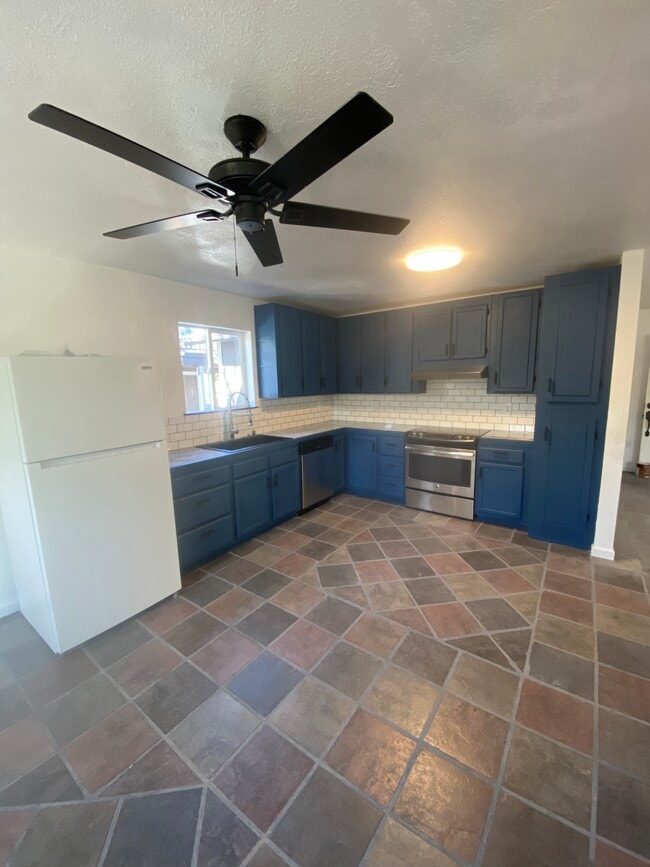 Photo - 5036 Lake Shastina Dr