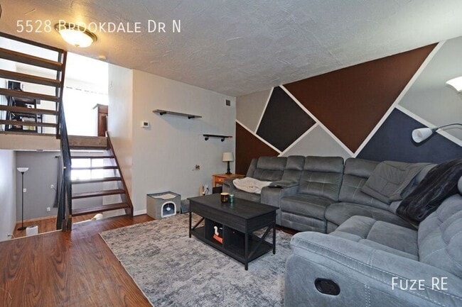 Photo - 5528 Brookdale Dr N