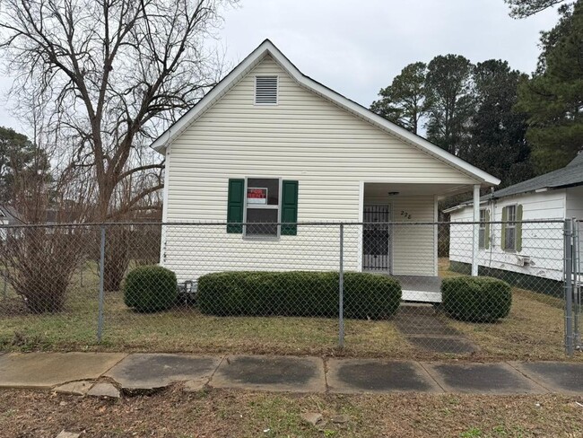 Building Photo - 228 Eden St