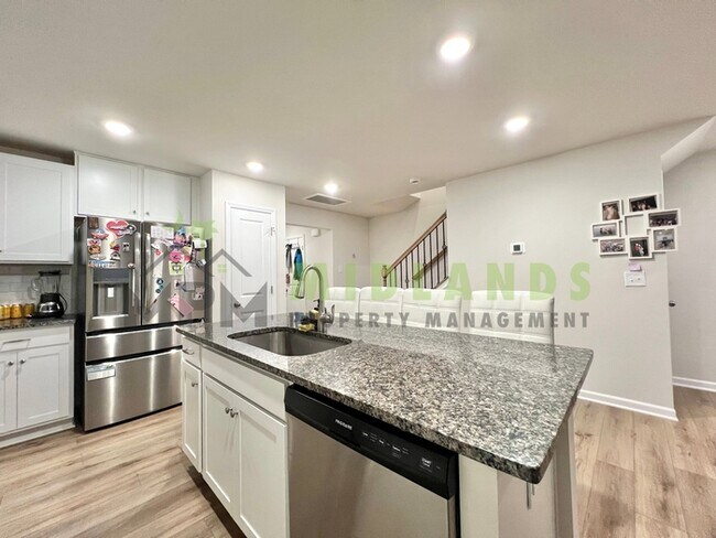 Photo - 139B Triumph Ave