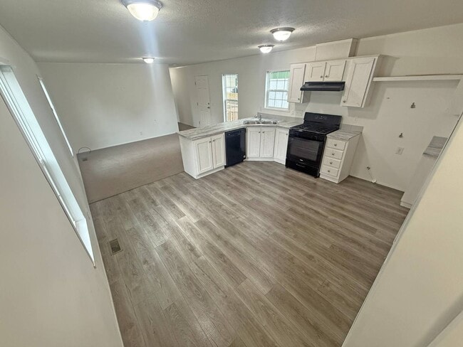 Photo - 2501 N Apperson Way