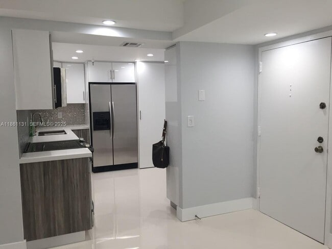 Photo - 210 174th St Unidad 1003