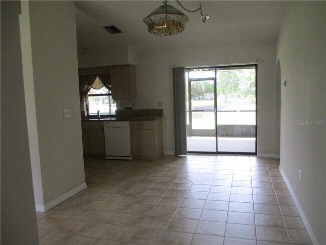 Photo - 5298 Forbes Terrace