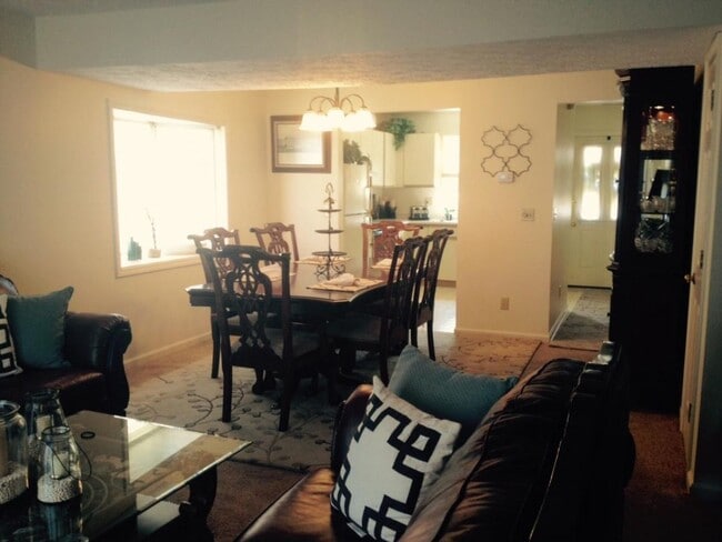 Photo - Braemar Townhomes Large 3 Bedroom w/ garage Unit 122