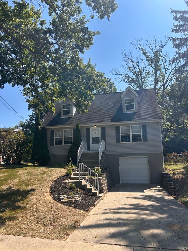 Photo - DELHI - Spacious 3 bed 2 bath on quiet street