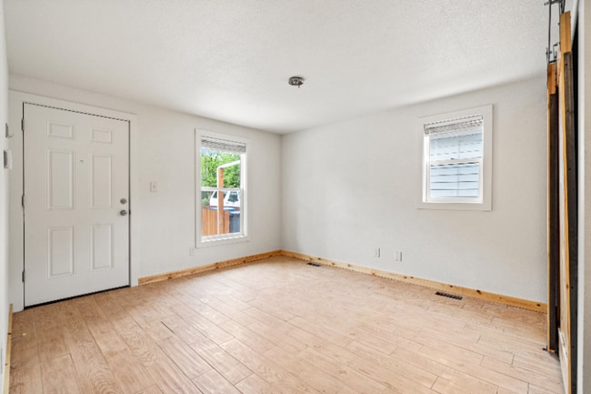 Photo - 514 E 1st St