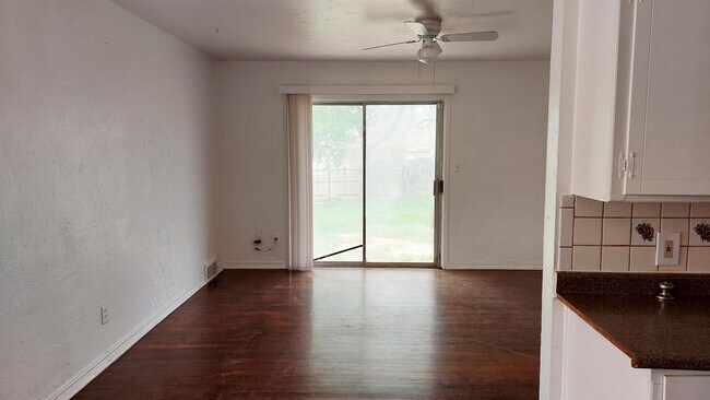 Photo - 933 W Rulane Dr