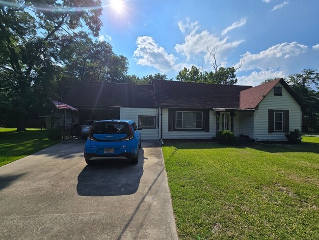 Building Photo - Cozy Home