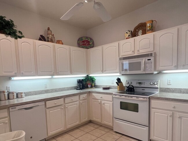 Photo - SPECIAL PRICE!! 2BD/2BA/2CG VILLA