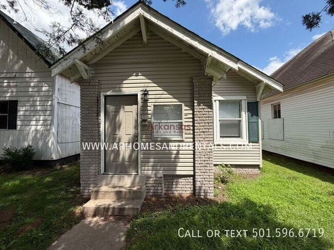 Building Photo - 1320 Maple St
