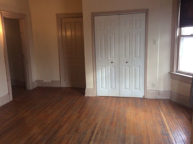 Photo - Spacious 2 Bedroom in Oldetowne East-York City SD