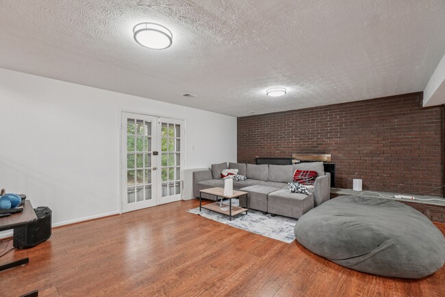 2704 Rambler Ct