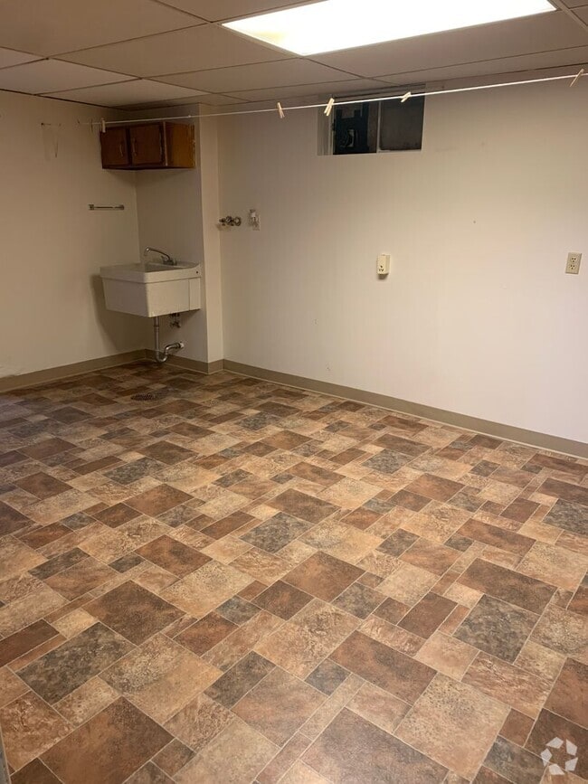 Building Photo - 3 BEDROOMS, PLUS BONUS ROOM, 2 BATHROOM, S... Rental