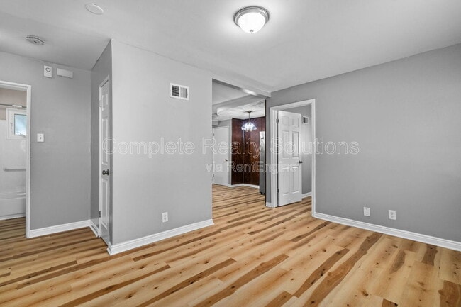 Photo - 10465 Lord Dr