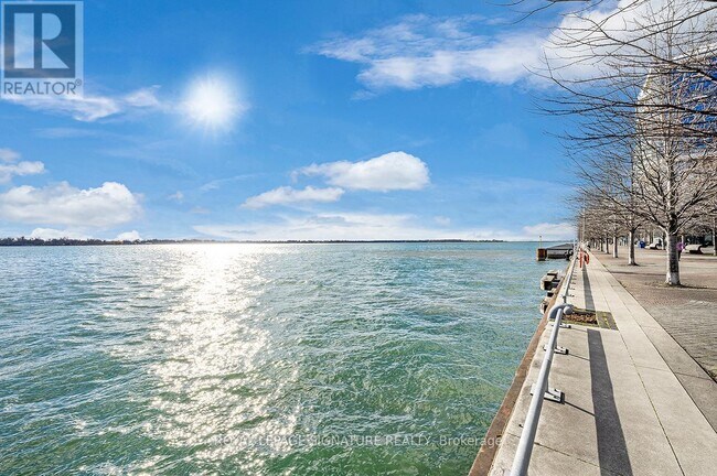 Photo - 118 Merchants' Wharf Unit 421