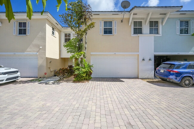 Photo - 410 NE 1st Ave Townhome