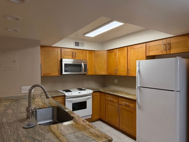 Photo - UNFURNISHED Upgraded Condo in Central location - Quiet Condominium Complex