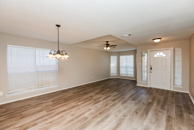 4648 Feathercrest Dr