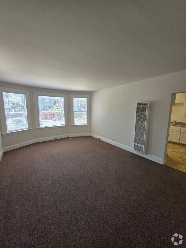 Building Photo - 422 E 15th St Unit 422 East 15th Street Rental