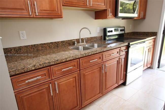 Photo - 479 NW 19th St Unidad 352