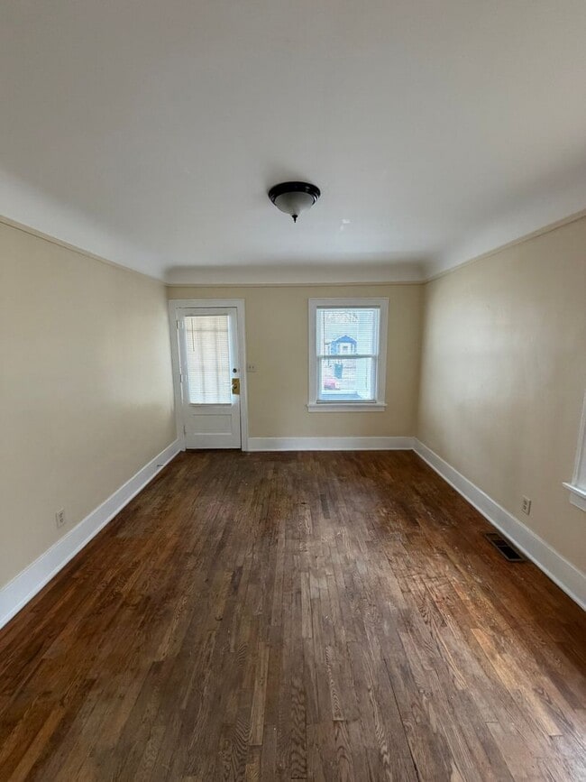 Photo - 2 Bed / 1 Bath House for Rent — Lansing, MI