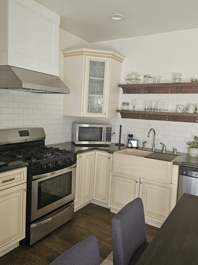 Photo - 561 S O St