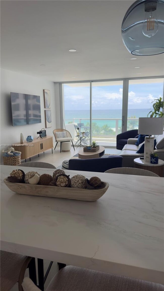 Building Photo - 5161 Collins Ave Unit 715 Rental